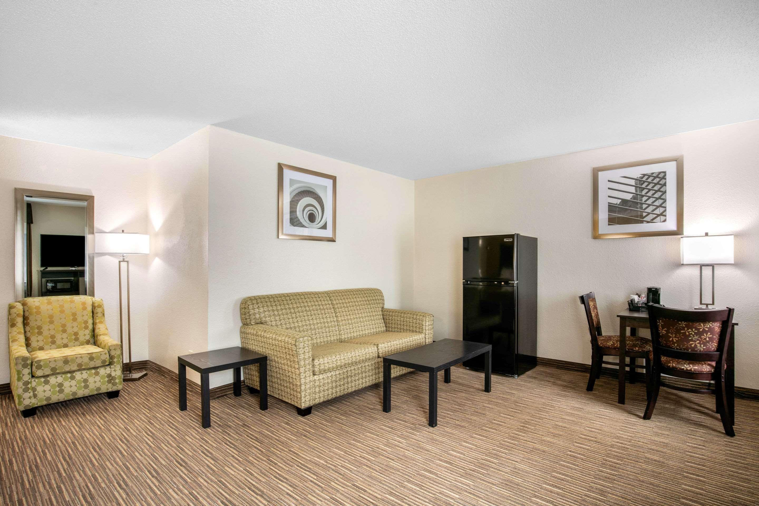 Motel 6-Metropolis, Il Екстериор снимка